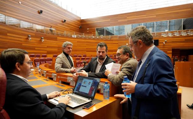 PP y PSOE se acusan de «manosear» los derechos de las mujeres y de «chapotear en el fango» con la ley del 'sí es sí'