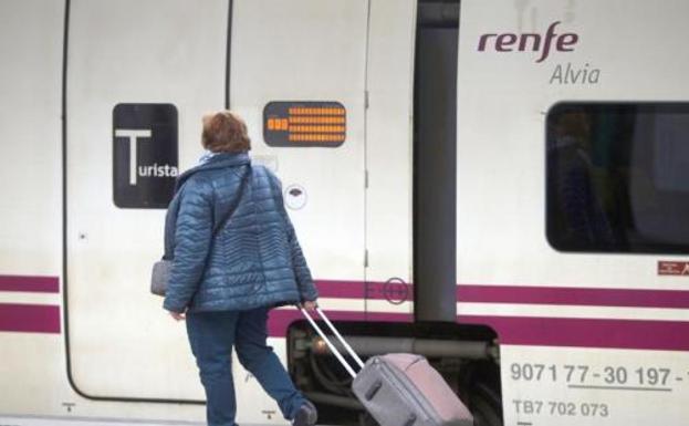 La investigación de Renfe da la razón al interventor que apeó a 22 menores de un Alvia de León a Barcelona