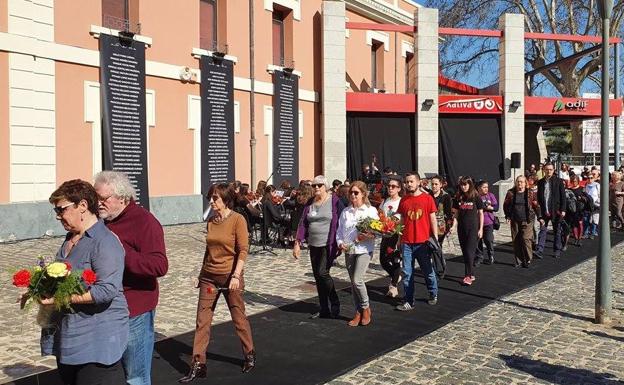 Homenaje a las víctimas del bombardeo franquista a la estación de Xàtiva