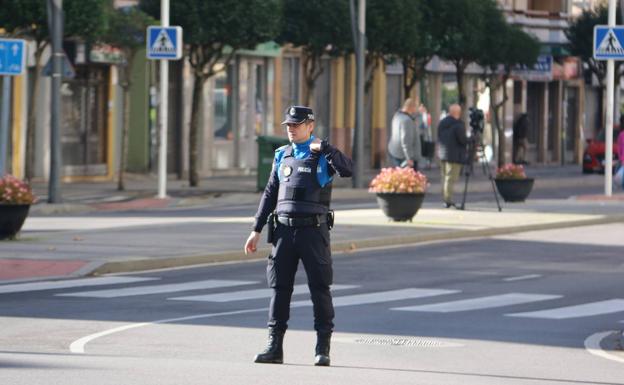 Un control de la Policía Local en un paso de peatones en León se salda con nueve denuncias