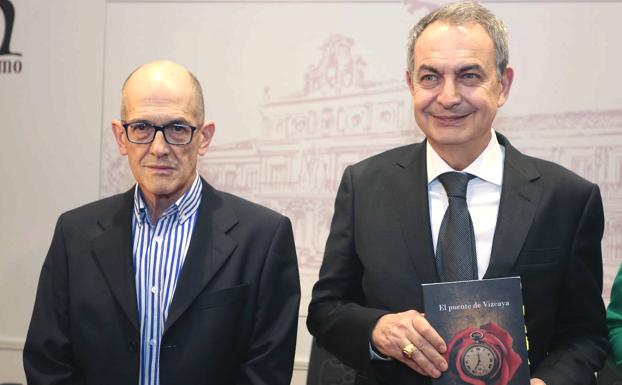 Zapatero da la bendición a la primera novela del leonés Antonio Olazábal