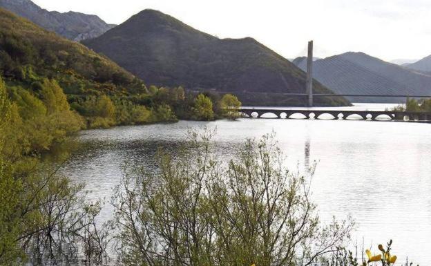 Los embalses de León se aproximan al 70% de su capacidad y mantienen la media de la última década