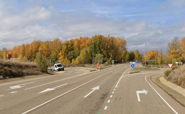 Una mujer resulta herida tras sufrir un choque frontolateral con otro vehículo en un cruce de Sahagún