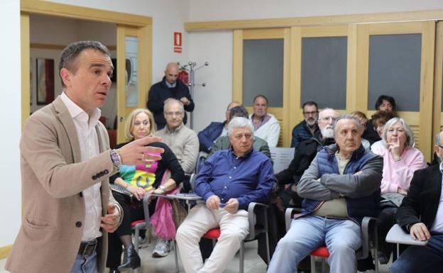 El PSOE de León organiza un diálogo sobre pensiones y aborda los principales avances