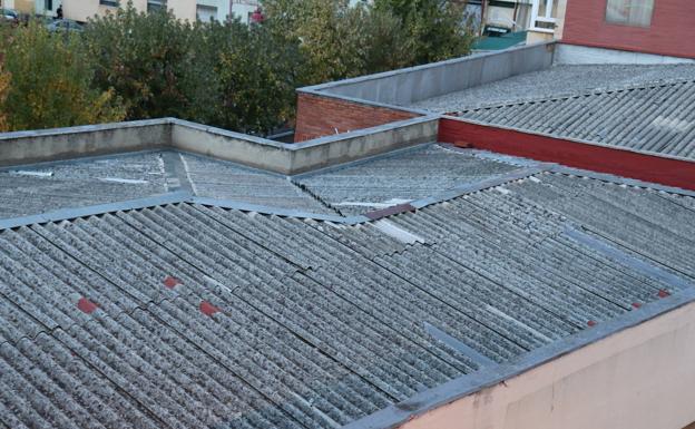 Educación retirará el amianto del San Claudio «cuando se apruebe el presupuesto» de 245.000 euros