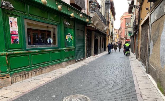 IU señala que el casco histórico de León se ha convertido en un «erial» y denuncia la falta de mantenimiento