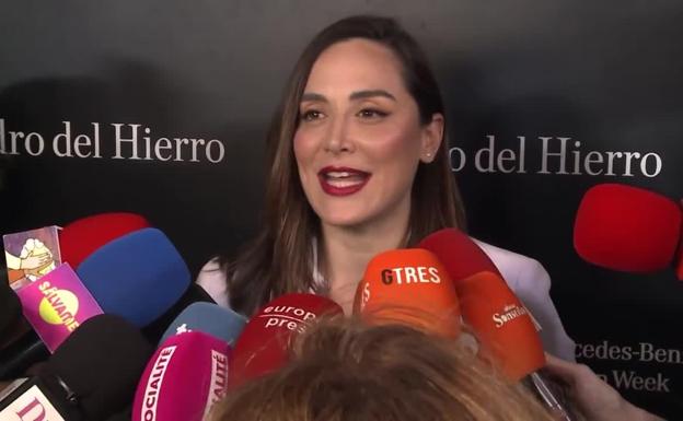 Tamara Falcó posa junto con Íñigo Onieva en la Fashion Week Madrid