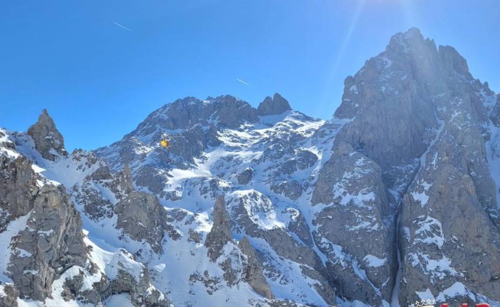 Rescatan a un montañero herido tras sufrir una caída en Picos de Europa