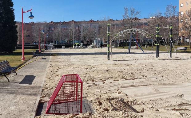 La obra de 600.000 euros para unir dos parques de La Palomera avanza y crece las Tierras Leonesas