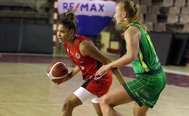 El BF León sucumbe ante el líder y se mete en problemas