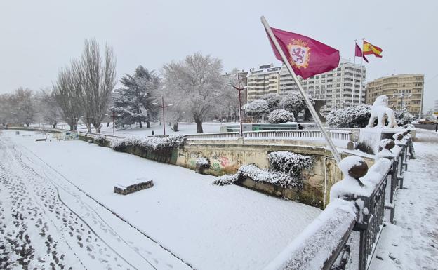 León recibe con sol y calima una semana que traerá agua, frío extremo y nieve en toda la provincia