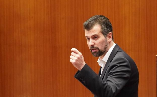 Tudanca lamenta que se haya premiado a «un hombre que presume de acostarse con niñas»