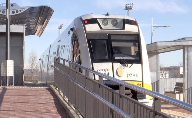 El escándalo de los trenes de Feve alcanza de lleno a León con unidades mal diseñadas, colapso urbano e inacción política