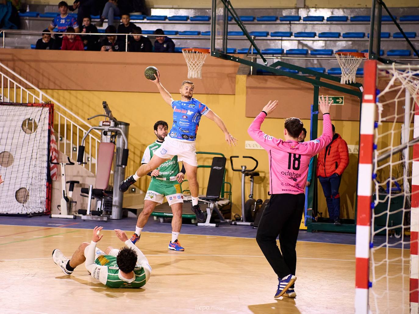 Fisiopat Balonmano Sariegos sufre para llevarse los dos puntso en Palencia