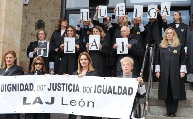 Más de 200 juicios suspendidos y 6,6 millones de euros paralizados por la huelga de LAJ en León