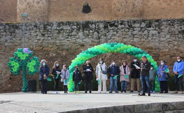 Un abrazo solidario en Valencia de Don Juan por las Enfermedades Raras