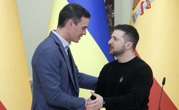 Sánchez mantiene un encuentro en Kiev con Zelensky en el aniversario de la invasión rusa