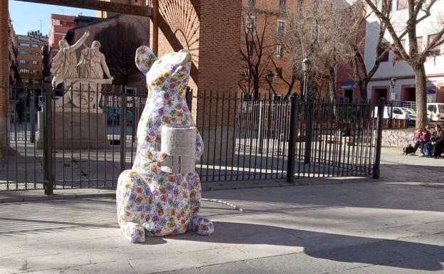 El 'Banksy' de León lleva su arte urbano a Madrid con una rata gigante