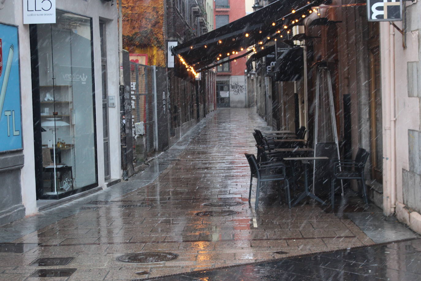 La nieve llega a la capital leonesa