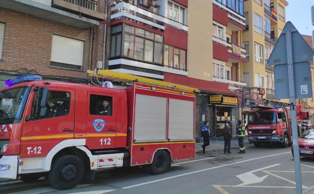 Una caldera averiada obliga a intervenir a los Bomberos de León en la calle San Juan