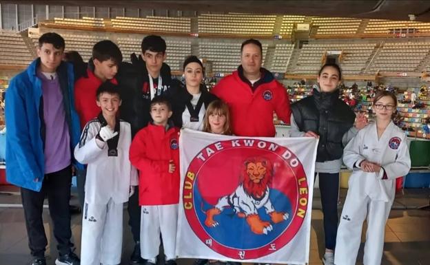 El Club Taekwondo León regresa de La Coruña con cinco medallas