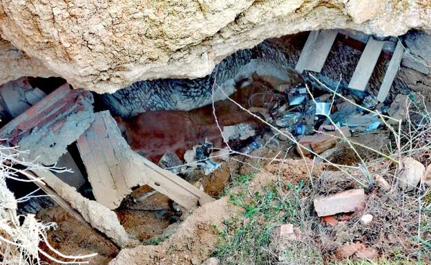 Una herida de gravedad tras caer junto a su caballo por un socavón al interior de una bodega en Quintana de Raneros