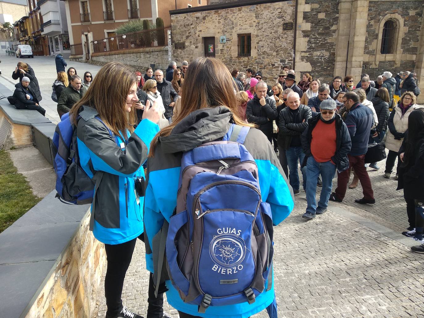 Guías Bierzo cumple su primer año descubriendo Ponferrada al turista