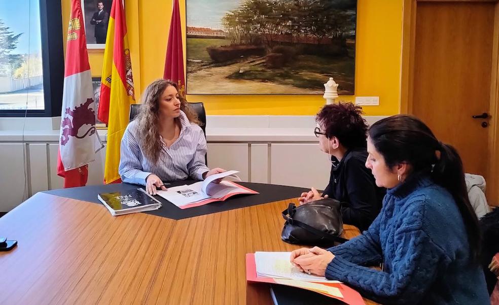 Muñoz recibe a la presidenta de Isadora Duncan que propone una candidata al premio Princesa de Asturias