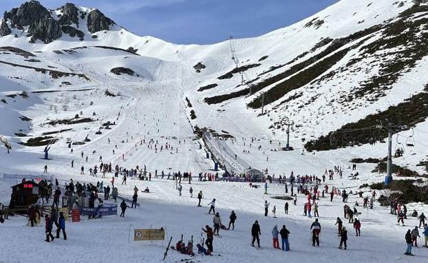 Las estaciones de esquí de la provincia ofertan casi el total de sus pistas con 40 kilómetros