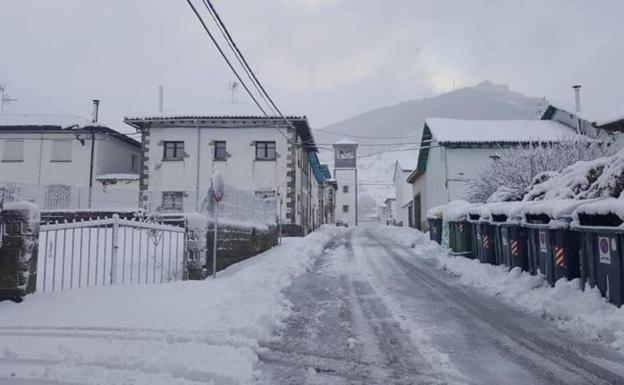 La nieve obliga a usar cadenas en Torrestío y San Isidro se congela a menos ocho grados