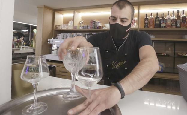 La patronal de hostelería asegura «estar abierta al diálogo» y reconoce que se deben subir los sueldos a 12.000 empleados