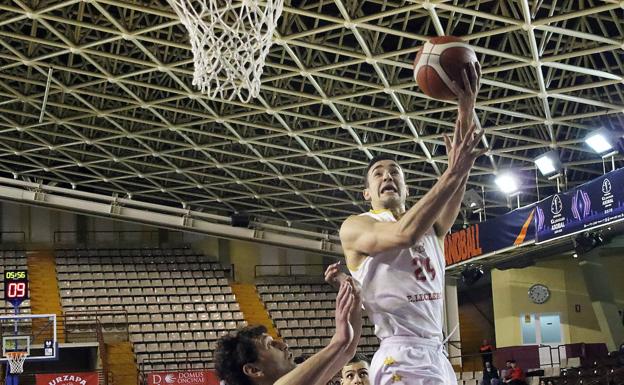 El desacierto en el triple aleja a la Cultural de la lucha por los primeros puestos
