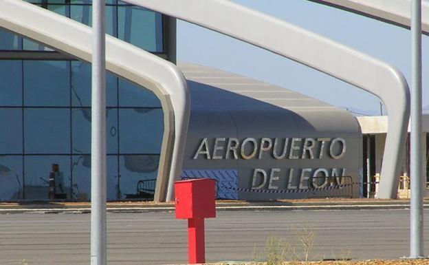 La plataforma 'Más vuelos' pide «experimentos» en el Aeropuerto de León y el desembarco de 'low cost'