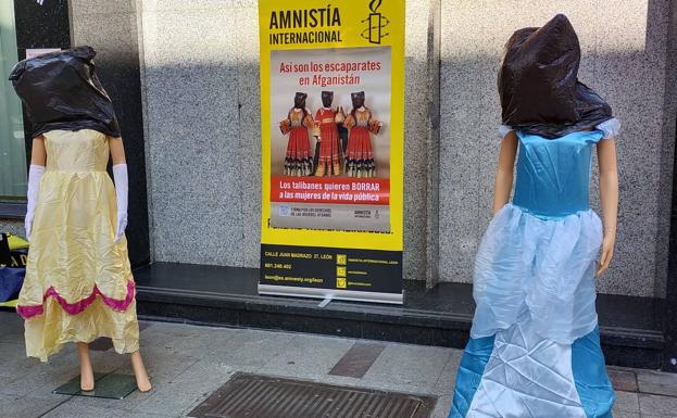 Amnistía Internacional sale a la calle en León recordando el acoso a las mujeres y niñas afganas