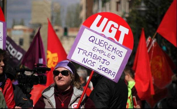 UGT, CSIF y CCOO solicitan una reunión con Mañueco para abordar la implementación de las 35 horas