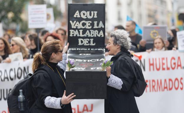 Los letrados de Justicia mantienen su pulso y más de 10.000 actos judiciales se acumulan en León