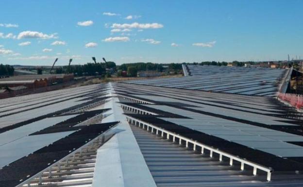 IU exige al Ayuntamiento de León una solución para las placas solares del Palacio de Exposiciones