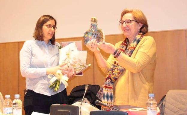 Alicia Pérez Cuellas recibe el XXVII Premio Mujer de la Asociación de Mujeres Progresistas Bercianas