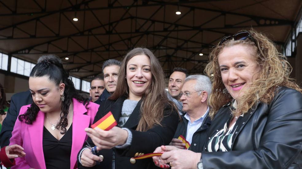 Inauguración de la XXV Muestra de gallos de pluma y mosca artificial