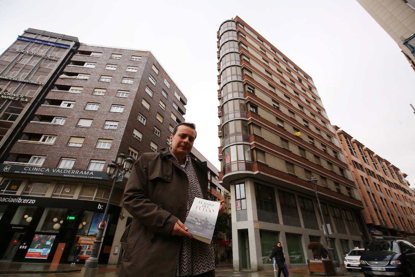 El berciano Carlos Fidalgo publica su cuarta novela, 'El baile del fuego'