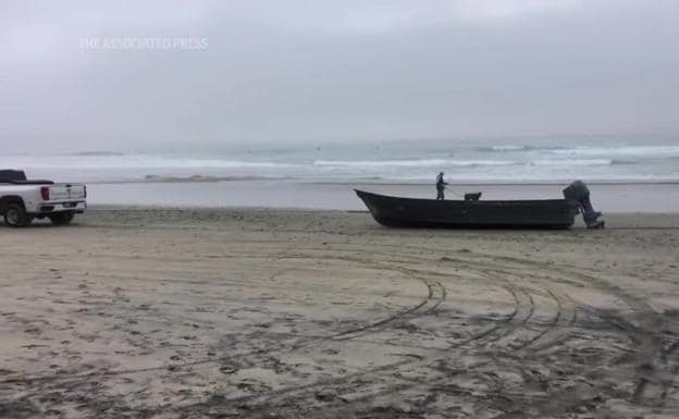 Ocho personas mueren tras un naufragio en la costa de San Diego