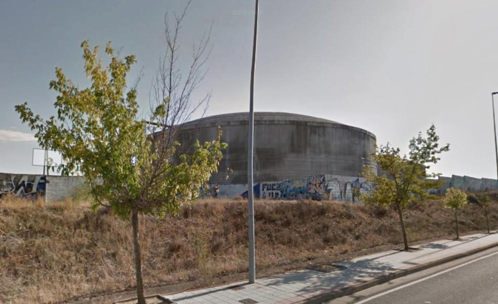 La Policía Local de León sanciona a un joven por hacer grafitis en el interior de los depósitos de agua municipales