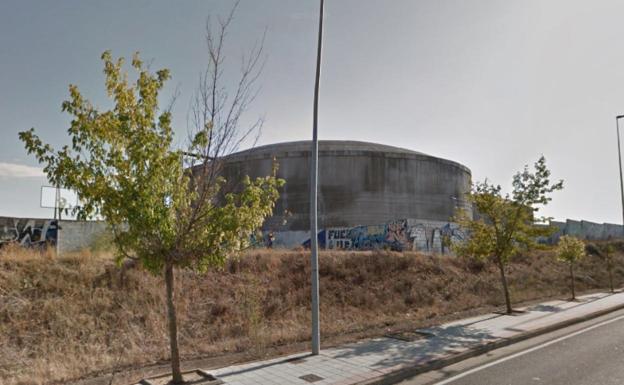 La Policía Local de León sanciona a un joven por hacer grafitis en el interior de los depósitos de agua municipales