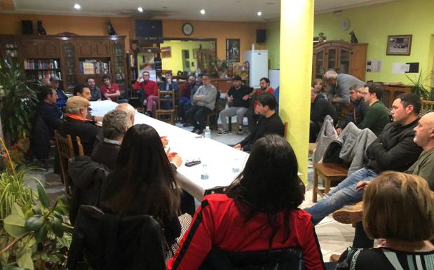 UPL celebra en La Bañeza una la asamblea abierta entre medio centenar de militantes y simpatizantes