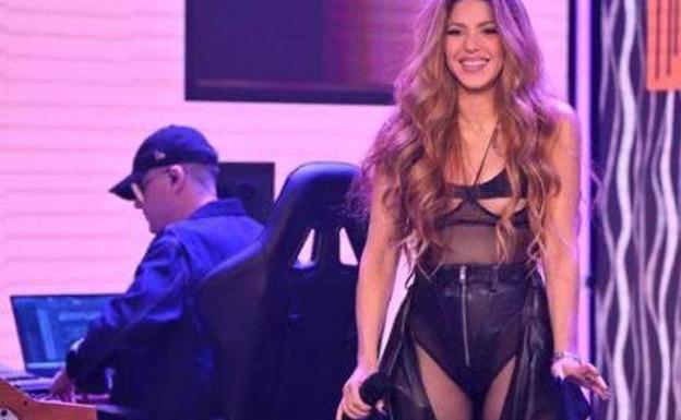 Shakira regresa a España tras desatar la locura americana