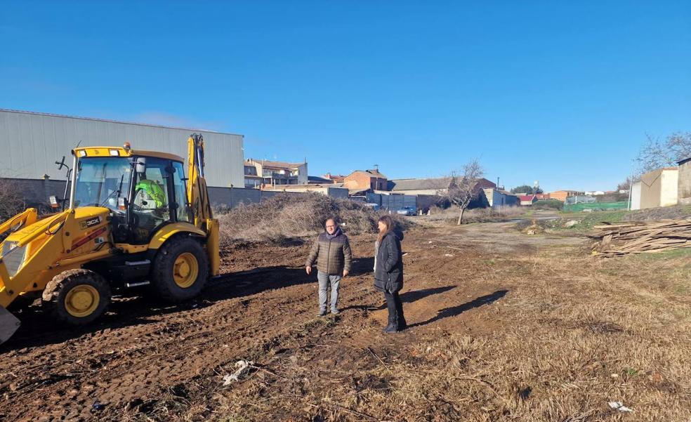 El Ayuntamiento bañezano inicia una serie de actuaciones de limpieza, desbroce y acondicionamiento en diferentes zonas de la ciudad