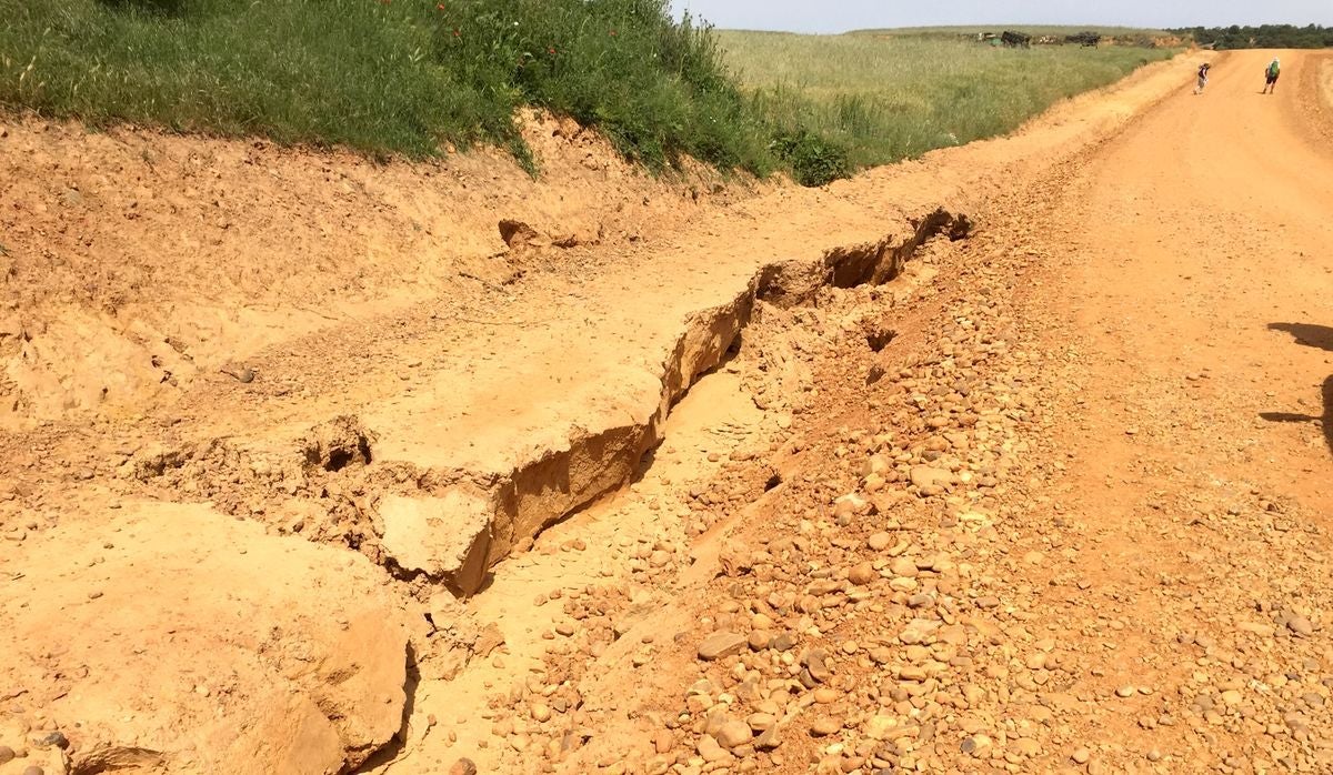 Denuncian que las obras de concentración parcelaria alteran en tres kilómetros el Camino en Villares de Órbigo