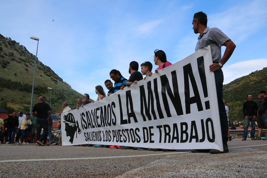 Ciñera defiende unida la dignidad de la minería y da todo su apoyo a los encerrados