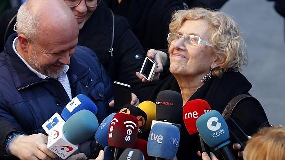 Carmena carga contra los políticos: «Parecen niños grandes jugando a ver quién coge la pelota»