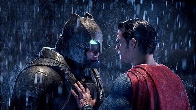 El enfrentamiento entre Batman y Supermán, estrella de la cartelera de Semana Santa
